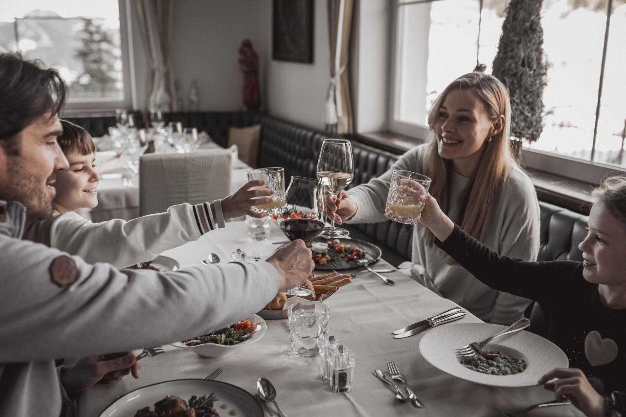 Hotel Continental Dolomites Sëlva di Val Gardena Eksteriør billede