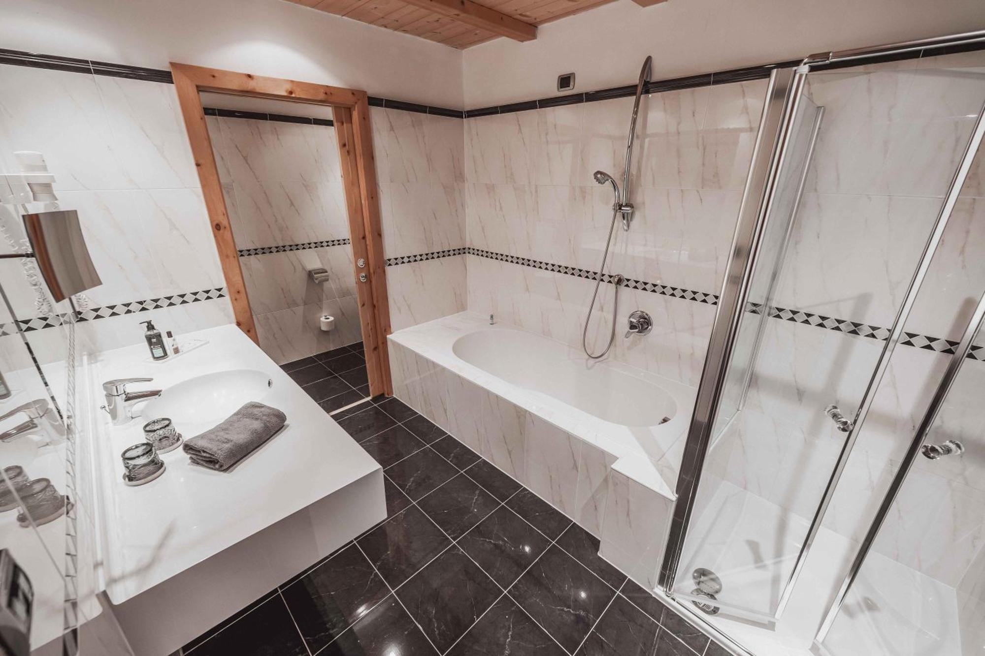Hotel Continental Dolomites Sëlva di Val Gardena Eksteriør billede