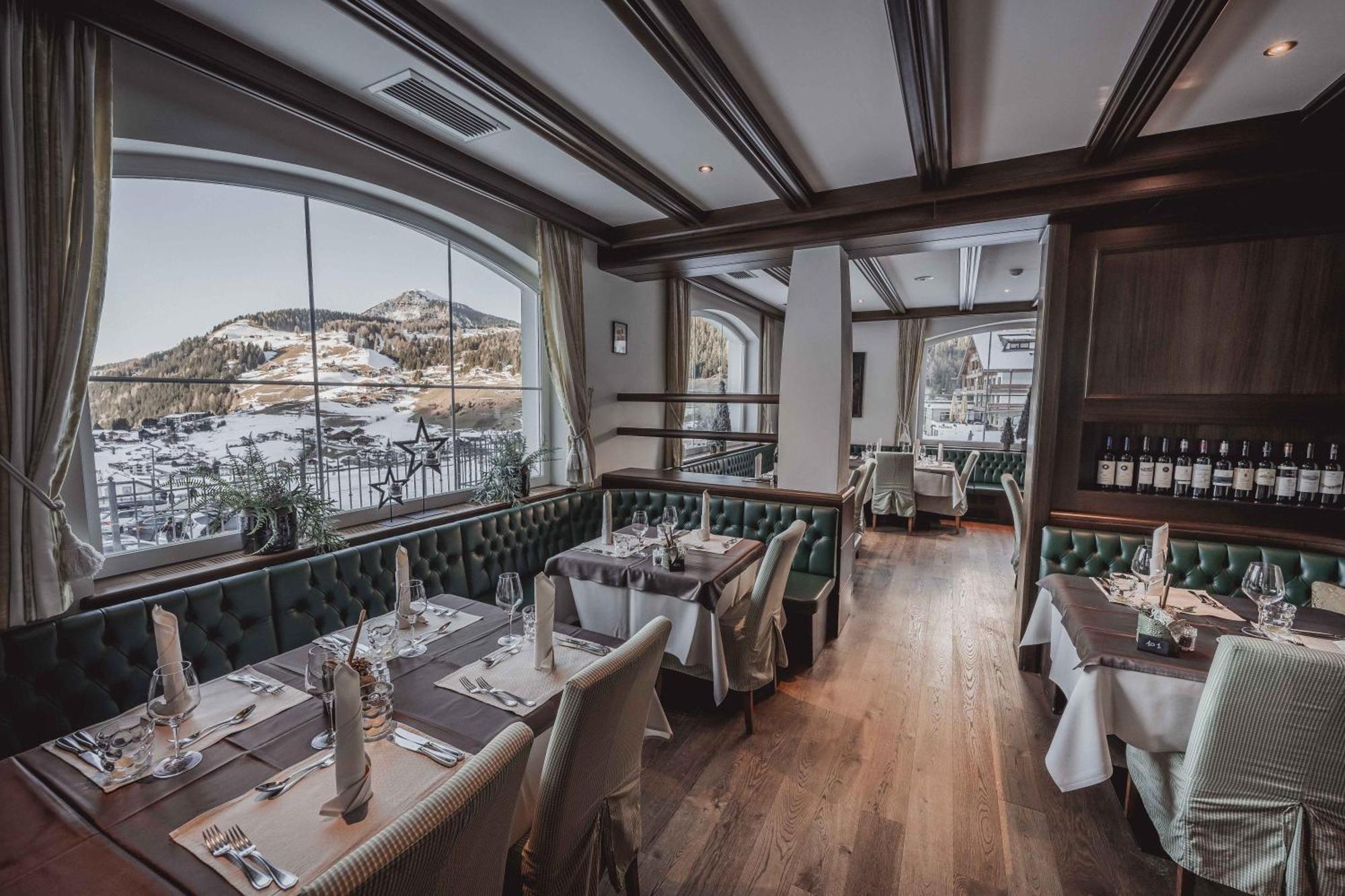 Hotel Continental Dolomites Sëlva di Val Gardena Eksteriør billede