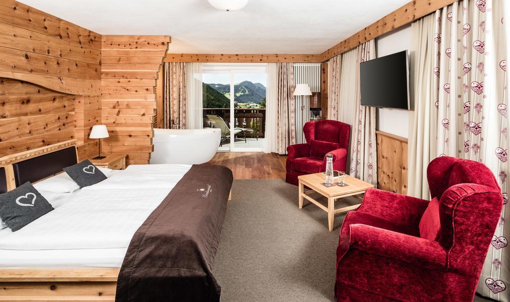 Hotel Continental Dolomites Sëlva di Val Gardena Eksteriør billede